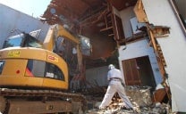 解体工事の様子